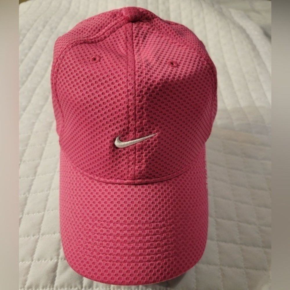 Nike Dri-FIT Tailwind Bubblegum Pink Waffle Cap Barbiecore Sporty Athletic Hat
